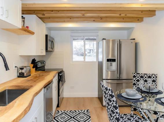 Cozy Cottage Style House Kitchener Ngoại thất bức ảnh