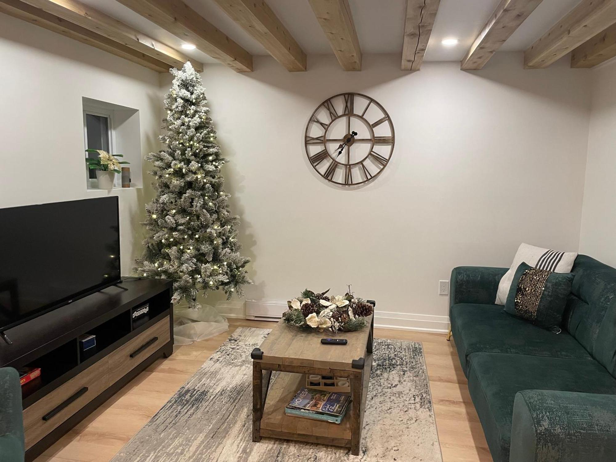 Cozy Cottage Style House Kitchener Ngoại thất bức ảnh